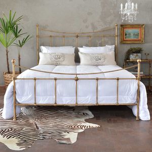 Base de Cama de Latón de Lujo con Acabado Premium, Estructura Metálica Resistente, Diseño Decorativo y Estética Real para Dormitorio - Product Image 1