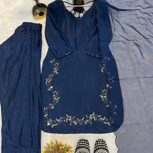 Nuevo Top de Diseño para Fiestas, Salwar y Dupatta de Seda Crepé Natural para Bodas - Product Image 1