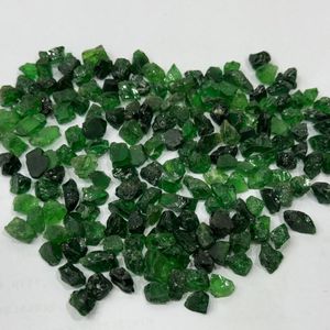 Piedras en Bruto de Tsavorita Natural de la Mejor Calidad, Granate Verde de Grado Facetado, Tamaño Libre, Sin Tratar, Material de Gema AAAA de Kenia al por Mayor - Product Image 4