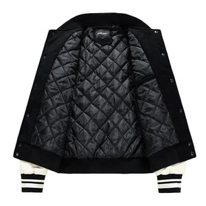 Chaqueta Estilo Universitario Azul Marino y Crema para Hombre, Forro Acolchado, Ribete a Rayas, Cierre con Botones a Presión, Moda Urbana - Product Image 2