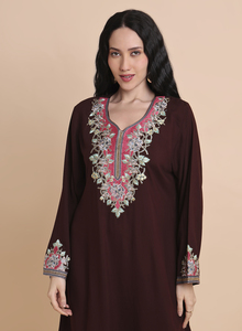 Abaya arabe élégante pour l'Aïd, brodée, col en V, manches longues, coupe classique, longueur complète, respirante, légère, pour un usage quotidien - Product Image 4