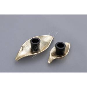 Support décoratif pour bougie pilier tealight noir, base en métal feuille d'or, portable, résistant à la chaleur, léger, pour Noël et Pâques - Product Image 1