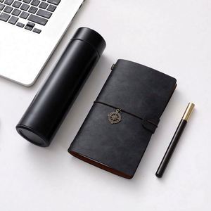 Ensemble cadeau personnalisé : carnet en cuir, bouteille d'eau, bloc-notes promotionnel, tasse thermos et stylo en bois - Product Image 4