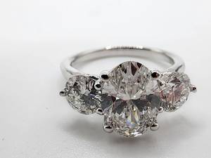 Bague de fiançailles avec diamant de laboratoire ovale de 2,55 carats, diamants blancs |   Or massif 18 carats |   Bague de mariage de luxe certifiée IGI - Product Image 6
