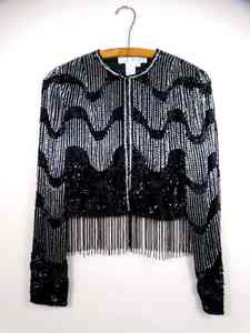 Capa con Borlas Doradas y Bordado a Mano Personalizado |   Chaqueta de Novia con Lentejuelas y Cuentas de Diseñador para Bodas y Desfiles de Moda - Product Image 2