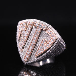 Bague de roi en moissanite sertie de pierres - Product Image 1