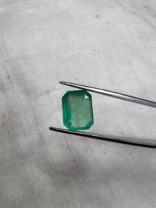 Émeraude naturelle zambienne de 3,56 carats, forme octogonale, pierre précieuse vert clair facettée, pierre précieuse pour la fabrication de bijoux fins - Product Image 2