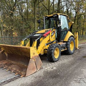 Chargeuse-pelleteuse CAT 432F haute performance, diesel, 4x4, pour travaux de construction, agriculture, routes et projets utilitaires - Product Image 2