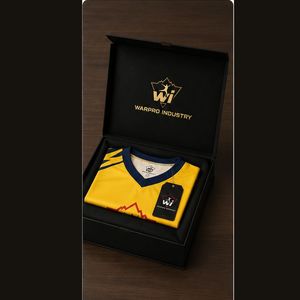 Uniforme de Fútbol Personalizado, Jersey y Pantalones Cortos de Fútbol Diseñados con Tela Elástica Resistente para Máximo Confort en Equipo - Product Image 3
