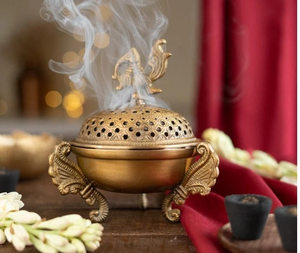 Quemador de Incienso Tradicional Indio Loban Dhoop Dani de Latón Hecho a Mano para Pooja, Templo, Decoración del Hogar y Rituales Espirituales - Product Image 5