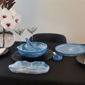 Plato de Servir de Resina Pulida Hecho a Mano, Forma Irregular, Azul Sólido, Diseño Moderno y Lujoso, Ecológico, Apto para Lavavajillas, para Bodas - Product Image 1