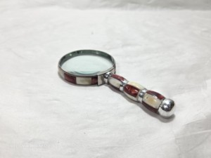 Loupe de lecture de luxe en laiton faite à la main avec manche en os incrusté rouge et blanc, loupe décorative de bureau vintage - Product Image 6