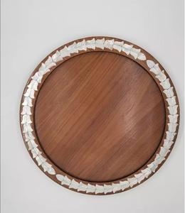 Élégant plateau arabe en bois avec incrustations de nacre scintillante, idéal pour les cadeaux de mariage et la présentation de luxe sur table. - Product Image 6