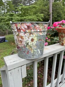 Ensemble de 3 pots de fleurs en métal galvanisé avec support en fer noir et plateau en bois pour le jardin - Product Image 1