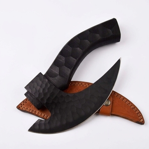 Couteau à pizza industriel artisanal en acier carbone martelé, lame noire, manche en bois, étui en cuir, style Ulu, pour cuisine, barbecue, camping - Product Image 1