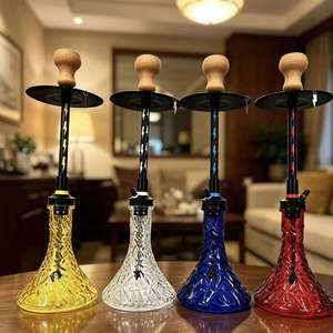 Cachimba de Vidrio de Colores, Pipa de Shisha Moderna con Base Texturizada, Boquilla de Madera y Soporte Metálico para Uso en Bares y Salones - Product Image 5