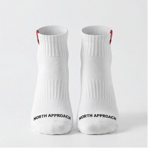 Chaussettes basses North Approach blanches respirantes pour usage quotidien décontracté, tricotées avec logo imprimé sur le dessus - Product Image 1