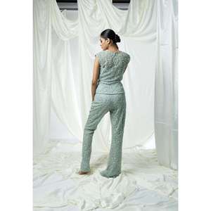 Ensemble deux pièces assorti pour femmes, moderne et élégant, en tissu uni |   Ensemble coordonné confortable pour le bureau, les voyages, les journées décontractées et les tenues de week-end - Product Image 2