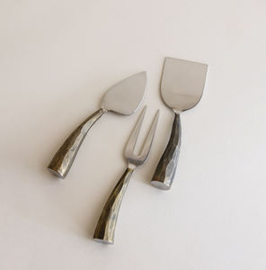 Juego de cuchillos para queso de acero inoxidable con mango de mármol negro y blanco mate, diseñado para una gastronomía contemporánea y un estilo elegante. - Product Image 2