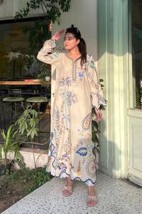 Conjunto de Kurti, Pantalón y Dupatta de Seda Star para Mujer, Venta al Por Mayor para Colecciones de Boutique y Moda Étnica de Diseñador - Product Image 3