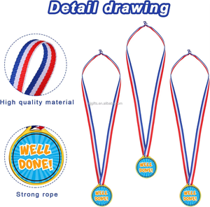 Medallas de Plástico Personalizadas, Creativas y Ecológicas de 4 Pulgadas, Color Dorado, para Graduaciones Escolares, Venta al Por Mayor - Product Image 3