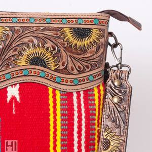 Sac bandoulière vintage en cuir de vachette pour femme avec franges et sangle en tapis de selle travaillée à la main - Product Image 4