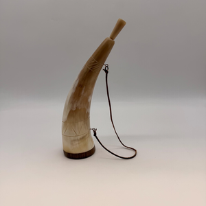 Contenant rustique en corne de cerf avec sangle en cuir véritable, gourde de chasse utilitaire, produit artisanal - Product Image 2