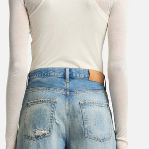 Shorts en jean pour femme, taille haute, design chic et tendance, style streetwear, qualité supérieure, avec logo. - Product Image 5