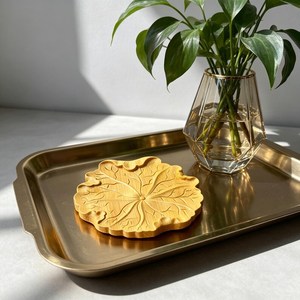 Sous-verre en bois massif fait main en forme de feuille de lotus, style traditionnel, pour la décoration de la maison et le service du thé - Product Image 3