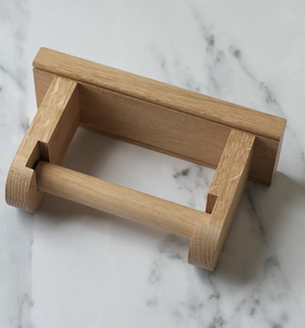 Porte-rouleau de papier toilette en bois avec étagère de présentation, support mural en laiton mat pour téléphone et papier toilette - Product Image 3