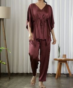 Ensembles coordonnés élégants de kaftans pour femmes, kaftans de Dubaï, adaptés à un usage quotidien, tenue de nuit, vêtements et accessoires conçus. - Product Image 1