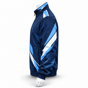 Chaqueta cortavientos contemporánea para hombre con silueta cuadrada, colocación de cremallera discreta y apariencia urbana elegante. - Product Image 4
