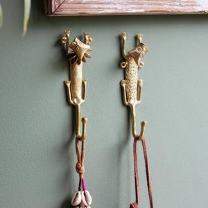 Porte-manteau mural robuste en métal avec doubles crochets pour rangement de manteaux et chapeaux - Product Image 6