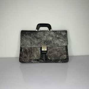 Material resistente al viento y al agua. Piel duradera con textura de pelo. Bolsa para portátil. Secado rápido y sostenible. Maletín para portátil con textura de pelo. Portátil. - Product Image 1