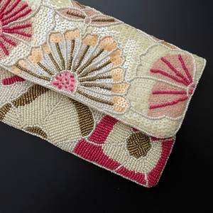 Bolso Rectangular Bordado a Mano con Cuentas y Flores, Diseño Artesanal con Hilo de Algodón - Product Image 4