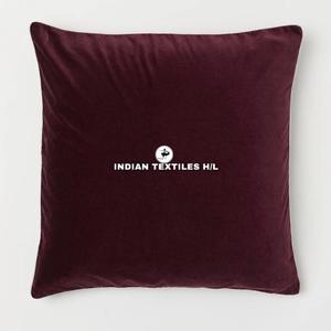 Housse de coussin carrée en velours H/L, style minimaliste, couleur unie, imprimée, lavable, pour la décoration, par Indian Textiles - Product Image 2