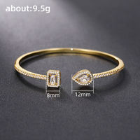 Luxuriöses Vergoldetes 925 Silber Moissanit Kreuz Manschettenarmband Runder Brillantschliff Geometrisches Design Unisex Hochzeitsschmuck
