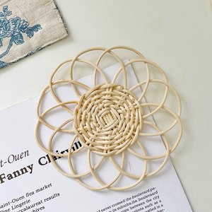 Posavasos de mimbre con flores de estilo Vintage bohemio tejido a mano respetuoso con el medio ambiente tamaño personalizado alfombrilla para taza de té diseño bonito para mesa de cocina decoración del hogar - Product Image 3