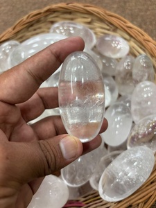 Piedra de cristal de cuarzo natural pulido Lingam para meditación, decoración espiritual, colección de bienestar y exhibición decorativa - Product Image 3