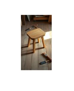 เก้าอี้ไม้เนื้อแข็งดีไซน์คลาสสิก เหมาะสำหรับการนั่งใช้งานในครัว ห้องรับประทานอาหาร หรือพื้นที่อเนกประสงค์ - Product Image 1