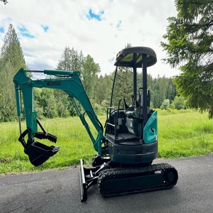 Mini-excavatrice Kobelco conçue pour les travaux d'installation, d'aménagement paysager et de fondations, avec une maniabilité pratique. - Product Image 1