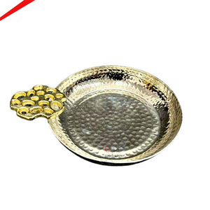 Nouvelles coupelles et plateaux décoratifs en métal faits à la main, design élégant, dorés, pour noix - Product Image 4