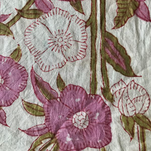Tissu en coton imprimé à la main – Motif floral vertical |   Rose mauve et vert olive sur fond blanc naturel - Product Image 3