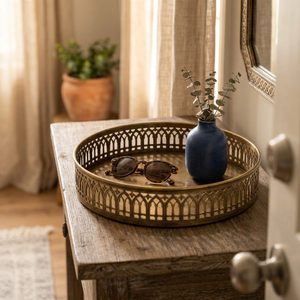 Plateau de console en laiton antique 30 cm, fait main, motif Jharokha ajouré, pour décoration intérieure et usage hôtelier - Product Image 2