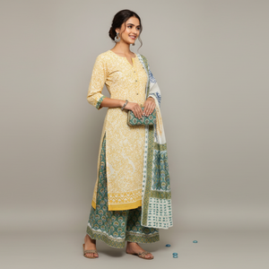 Traje Punjabi de Algodón Blanco con Estampado Floral Verde y Amarillo |   Conjunto Profesional Informal para Mujer con Estampado Artesanal de Alta Calidad - Product Image 2