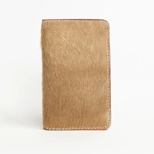 Cartera de Cuero Vacuno para Hombre, Estilo Vintage, Hecha de Cuero de Grano Completo con Cierre de Cremallera y Costuras Resistentes para Actividades al Aire Libre - Product Image 1