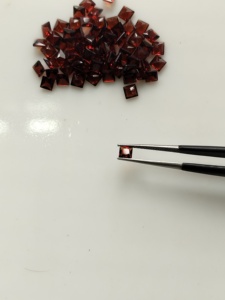 Granate Rojo Natural de 3.5MM, Corte Princesa Cuadrado, Gema Suelta de la Mejor Calidad para Joyería - Product Image 2