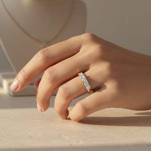 Anillo de banda con cinco piedras de corte redondo y engaste de puntas de 1.00 quilates de peso total - Product Image 6