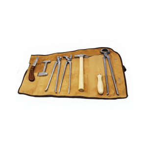 Juego de Herramientas Profesional de 8 Piezas Reutilizables para Herrador de Caballos, Ovejas y Ganado: Cortaúñas, Herramienta para Clavos, Extractor de Clavos, Cuchillo y Lima Premium - Product Image 4