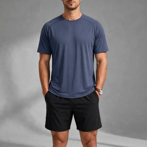Camiseta de manga corta para hombre, cuello redondo, color liso, ajuste regular, transpirable, ligera, de spandex/poliéster, teñido liso, venta al por mayor - Product Image 1